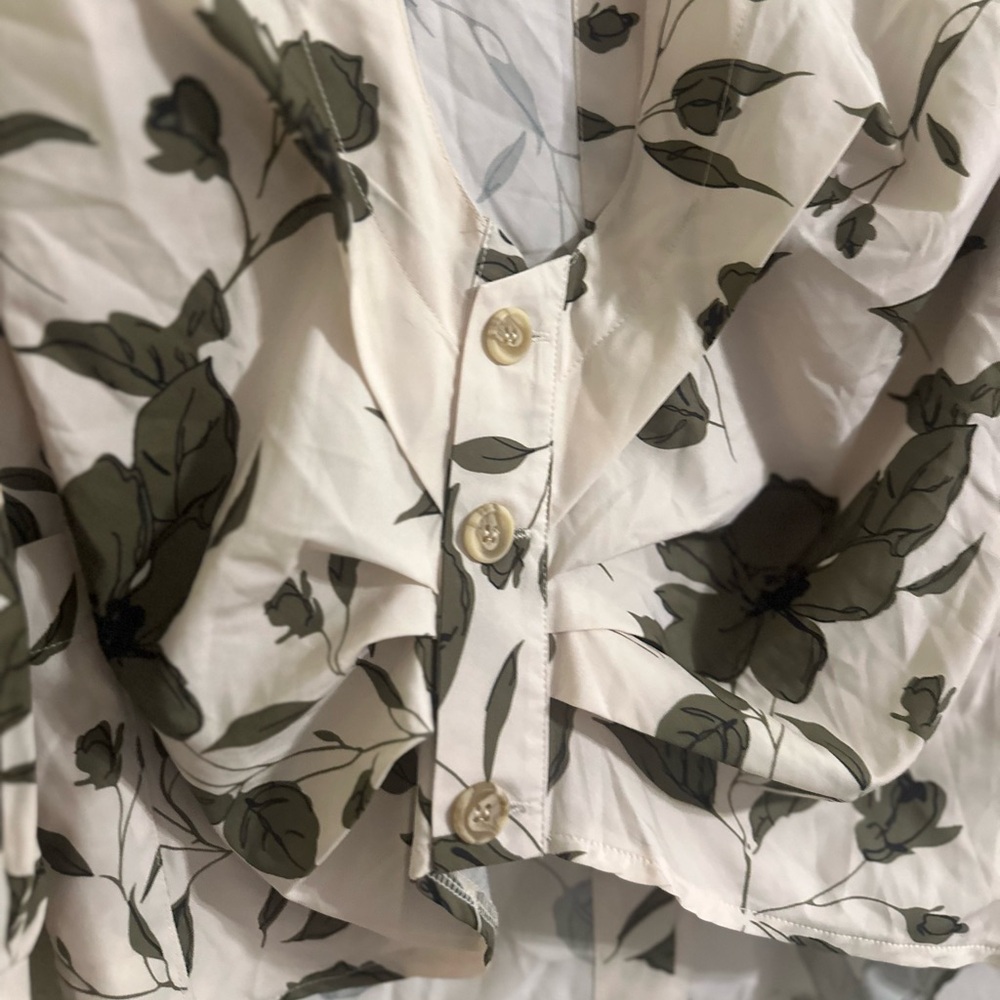 NWT Ghospell Green and Cream Floral Women's Blouse - Picture 10 of 12